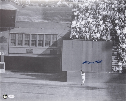 Willie Mays Autographed "The Catch" Black and White 16x20 Photograph (JSA)
